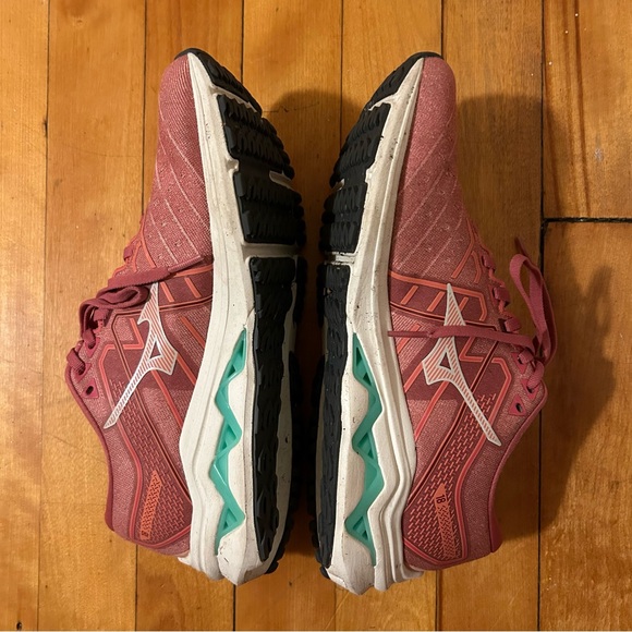 Salmon Mizunos Wave Inspire 18 - Picture 4 of 4